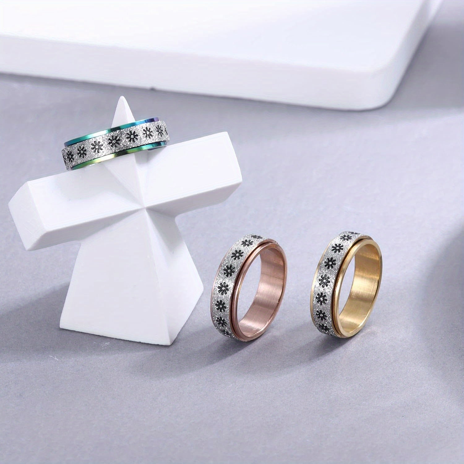 3pcs Fidget Ring Anxiety Ring for Men Women 316L Stainless Steel Spinner Rings for Anxiety Golden/Rose Golden/Rainbow Flower Relieving Anxiety Ring Sets